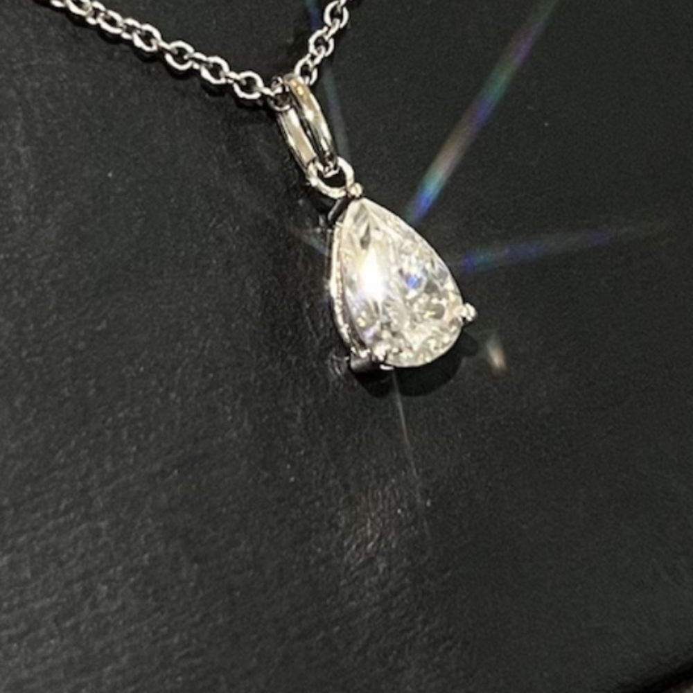 2 tcw Pear Shaped VVS1 Clarity D color GRA certified Moissanite BNWT 😍 NECKLACE